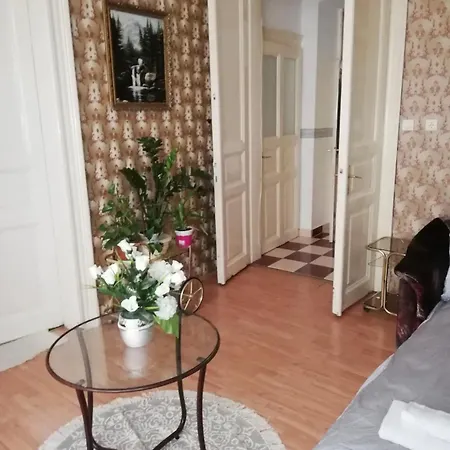 Rozsa Lak